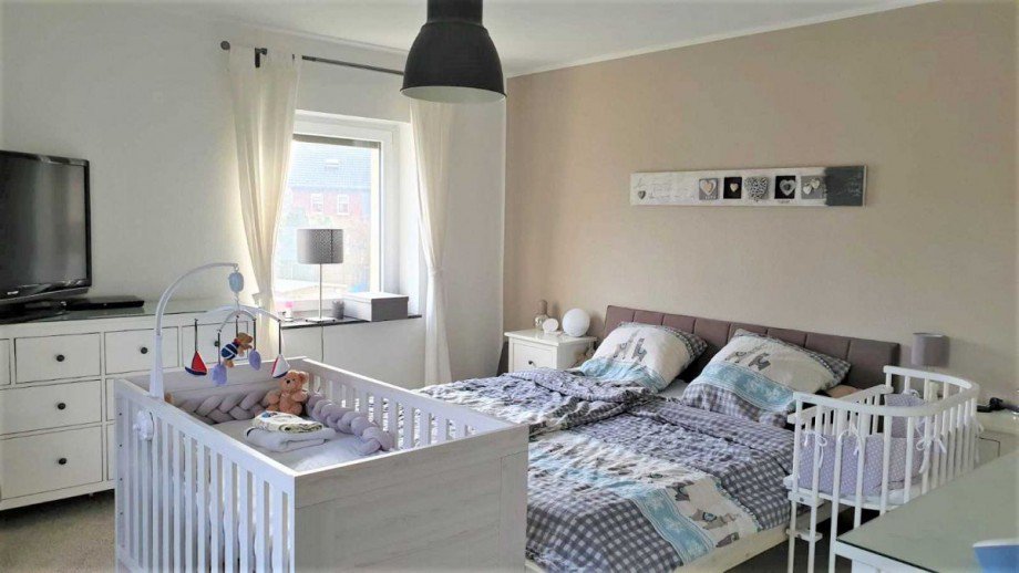 Schlafzimmer 1 Zweifamilienhaus Sprockh�vel