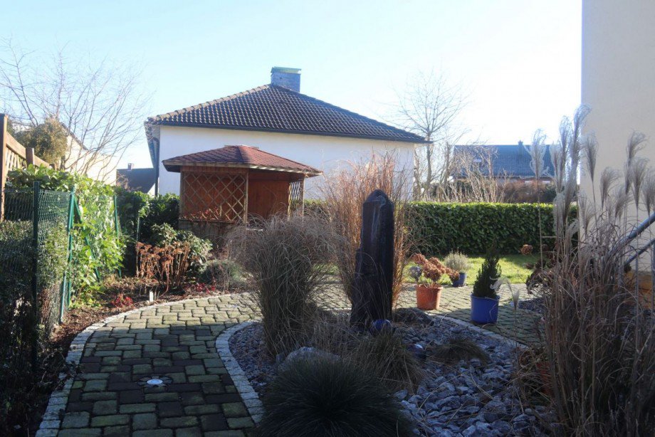 Ein sch�ner Garten Zweifamilienhaus Sprockh�vel
